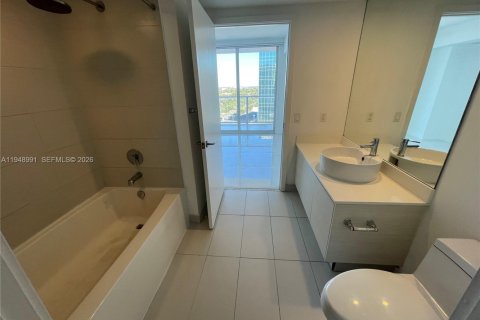 Condo in Miami, Florida, 1 bedroom  № 2004729 - photo 9