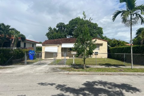 Casa en venta en Miami, Florida, 3 dormitorios, 116.03 m2 № 1949710 - foto 1