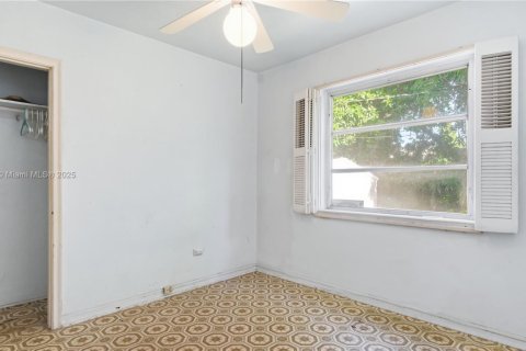 House in Miami, Florida 3 bedrooms, 116.03 sq.m. № 1949710 - photo 15