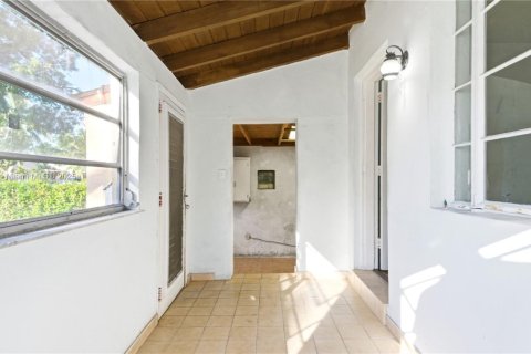 House in Miami, Florida 3 bedrooms, 116.03 sq.m. № 1949710 - photo 4