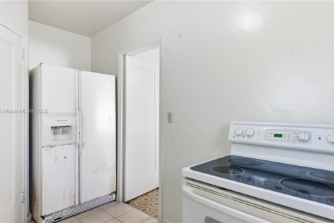 House in Miami, Florida 3 bedrooms, 116.03 sq.m. № 1949710 - photo 12