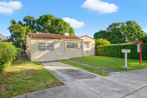 House in Miami, Florida 3 bedrooms, 116.03 sq.m. № 1949710 - photo 3