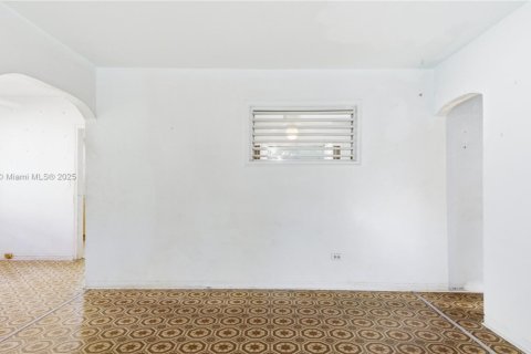 House in Miami, Florida 3 bedrooms, 116.03 sq.m. № 1949710 - photo 7
