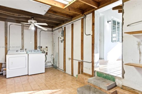 House in Miami, Florida 3 bedrooms, 116.03 sq.m. № 1949710 - photo 20