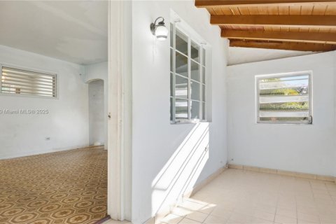 House in Miami, Florida 3 bedrooms, 116.03 sq.m. № 1949710 - photo 5
