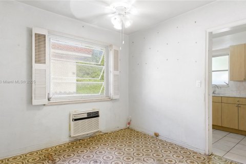 House in Miami, Florida 3 bedrooms, 116.03 sq.m. № 1949710 - photo 10