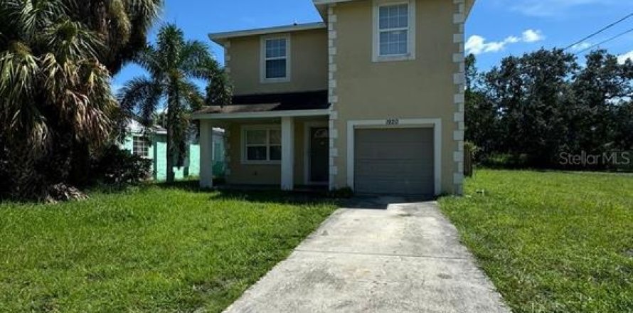 House in Saint Petersburg, Florida 3 bedrooms, 158.4 sq.m. № 1832975