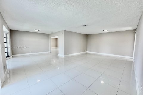 Casa en venta en Hollywood, Florida, 4 dormitorios, 246.01 m2 № 1779639 - foto 4