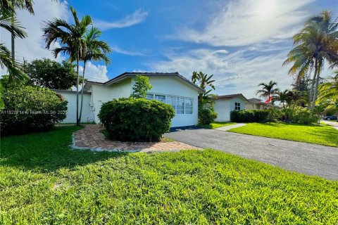 Casa en venta en Hollywood, Florida, 4 dormitorios, 246.01 m2 № 1779639 - foto 2