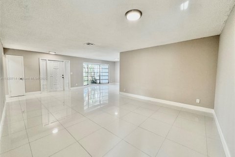 Casa en venta en Hollywood, Florida, 4 dormitorios, 246.01 m2 № 1779639 - foto 5