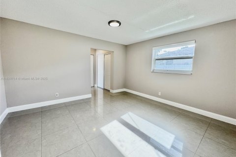 Casa en venta en Hollywood, Florida, 4 dormitorios, 246.01 m2 № 1779639 - foto 19