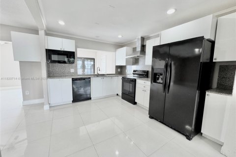 Casa en venta en Hollywood, Florida, 4 dormitorios, 246.01 m2 № 1779639 - foto 8