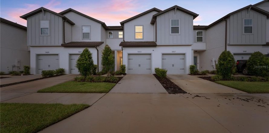 Adosado en Wesley Chapel, Florida 2 dormitorios, 134.8 m2 № 1914886