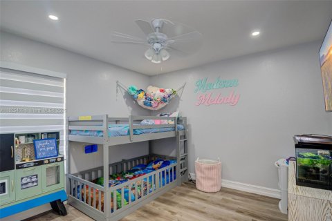 Casa en venta en Fort Myers, Florida, 4 dormitorios, 173.26 m2 № 1936557 - foto 12