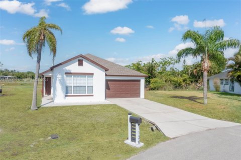 Villa ou maison à vendre à Fort Myers, Floride: 4 chambres, 173.26 m2 № 1936557 - photo 2