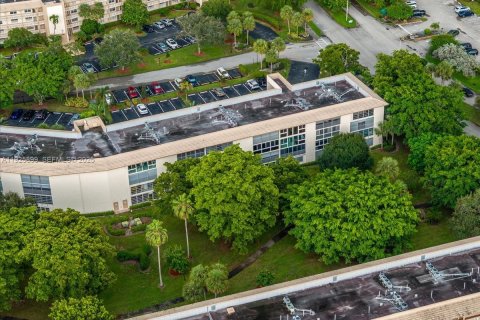 Condominio en venta en Coconut Creek, Florida, 2 dormitorios, 107.4 m2 № 1984439 - foto 21