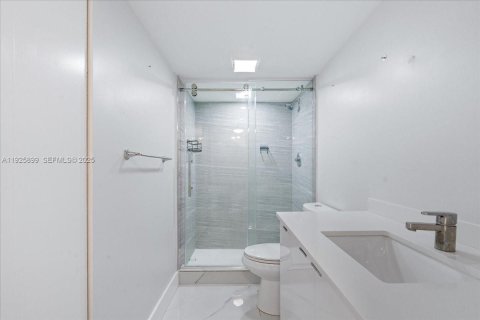 Condominio en venta en Coconut Creek, Florida, 2 dormitorios, 107.4 m2 № 1984439 - foto 12