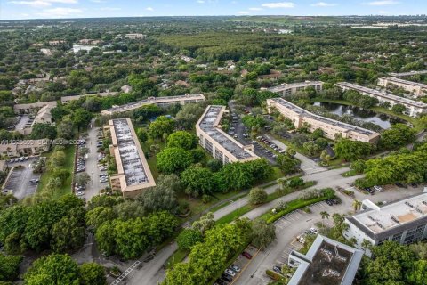 Condominio en venta en Coconut Creek, Florida, 2 dormitorios, 107.4 m2 № 1984439 - foto 18