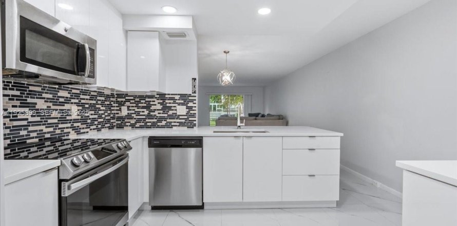 Condominio en Coconut Creek, Florida, 2 dormitorios  № 1984439
