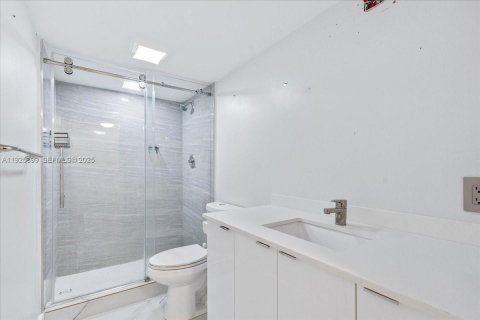 Condominio en venta en Coconut Creek, Florida, 2 dormitorios, 107.4 m2 № 1984439 - foto 11