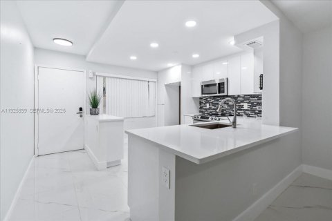 Condominio en venta en Coconut Creek, Florida, 2 dormitorios, 107.4 m2 № 1984439 - foto 5