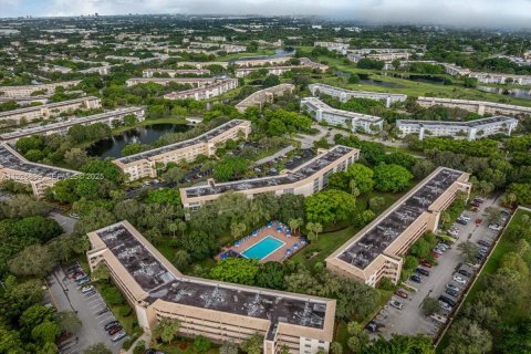 Condominio en venta en Coconut Creek, Florida, 2 dormitorios, 107.4 m2 № 1984439 - foto 19