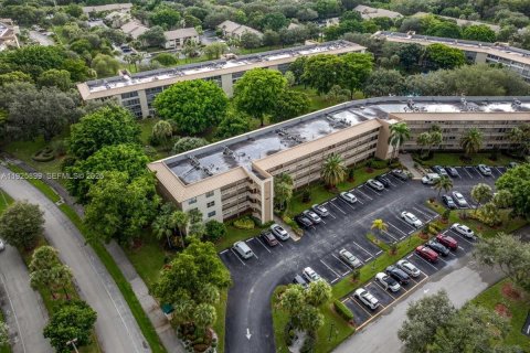 Condominio en venta en Coconut Creek, Florida, 2 dormitorios, 107.4 m2 № 1984439 - foto 17