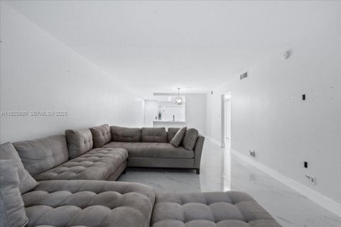 Condominio en venta en Coconut Creek, Florida, 2 dormitorios, 107.4 m2 № 1984439 - foto 2
