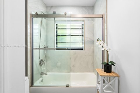 Townhouse in Hollywood, Florida 3 bedrooms, 185.34 sq.m. № 2086393 - photo 29