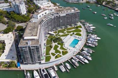 Condo in Miami Beach, Florida, 1 bedroom  № 1887431 - photo 19