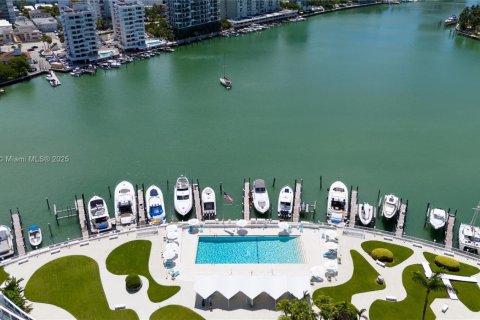 Condo in Miami Beach, Florida, 1 bedroom  № 1887431 - photo 17
