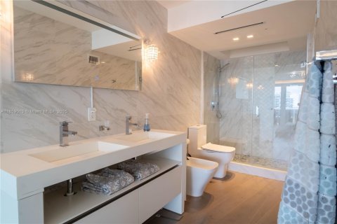 Condo in Miami Beach, Florida, 1 bedroom  № 1887431 - photo 12