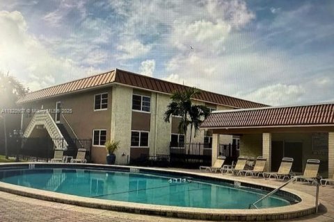 Condo in Wilton Manors, Florida, 1 bedroom № 1939728 - photo 5