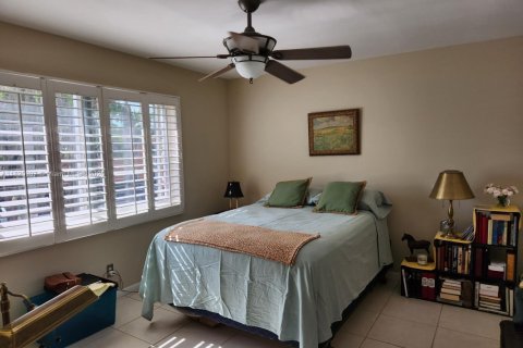 Condo in Wilton Manors, Florida, 1 bedroom № 1939728 - photo 1