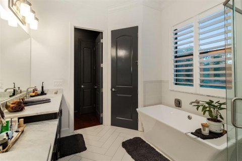 Casa en venta en Tampa, Florida, 4 dormitorios, 288 m2 № 1522650 - foto 21