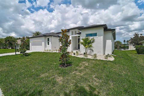 House in North Port, Florida 3 bedrooms, 205.41 sq.m. № 1831347 - photo 5