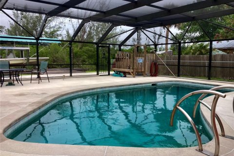 House in Punta Gorda, Florida 3 bedrooms, 157.47 sq.m. № 1819062 - photo 17