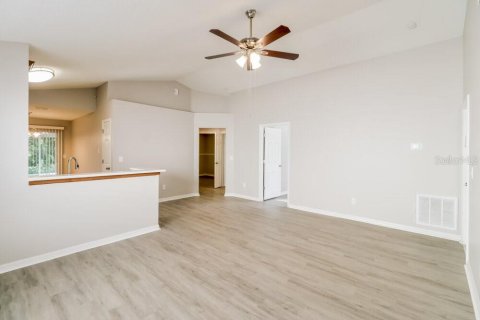 Villa ou maison à louer à Lutz, Floride: 4 chambres, 122.82 m2 № 2380865 - photo 4
