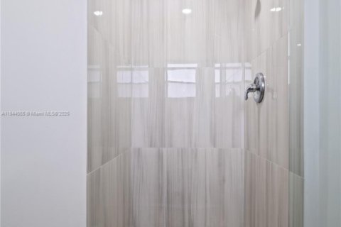 Copropriété à vendre à Miami, Floride: 1 chambre, 93.09 m2 № 1940239 - photo 13