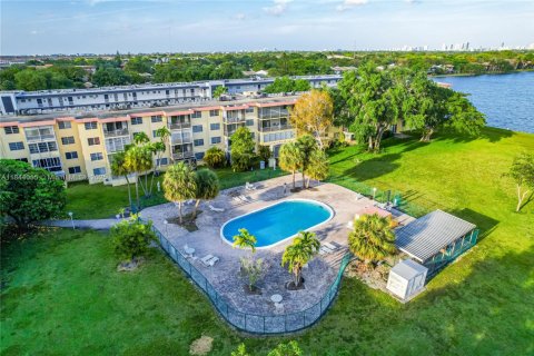 Copropriété à vendre à Miami, Floride: 1 chambre, 93.09 m2 № 1940239 - photo 25