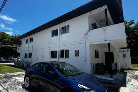 House in Miami, Florida 1 bedroom, 60.01 sq.m. № 1994425 - photo 7