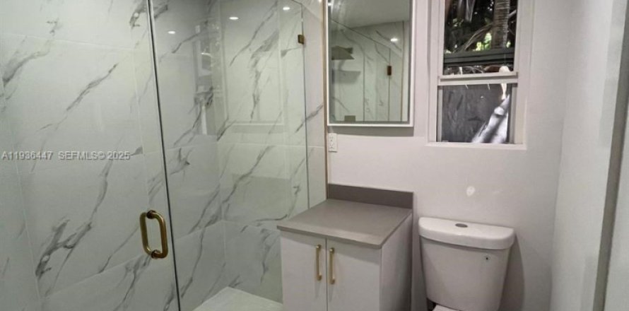 House in Miami, Florida 1 bedroom, 60.01 sq.m. № 1994425