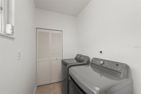 House in Bradenton, Florida 2 bedrooms, 215.07 sq.m. № 1798111 - photo 18