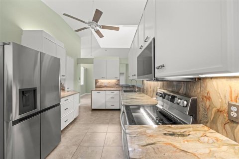 House in Bradenton, Florida 2 bedrooms, 215.07 sq.m. № 1798111 - photo 12