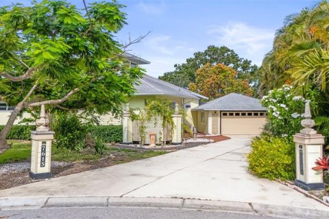 House in Bradenton, Florida 2 bedrooms, 215.07 sq.m. № 1798111 - photo 1