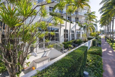 Copropriété à louer à Miami Beach, Floride: 3 chambres, 122.63 m2 № 1996733 - photo 2