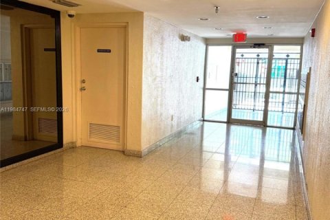 Copropriété à vendre à Miami Beach, Floride: 2 chambres, 91.04 m2 № 2047375 - photo 22