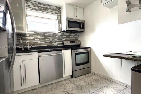 Copropriété à vendre à Miami Beach, Floride: 2 chambres, 91.04 m2 № 2047375 - photo 6