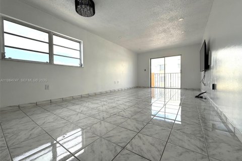 Copropriété à vendre à Miami Beach, Floride: 2 chambres, 91.04 m2 № 2047375 - photo 3