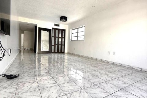 Copropriété à vendre à Miami Beach, Floride: 2 chambres, 91.04 m2 № 2047375 - photo 5